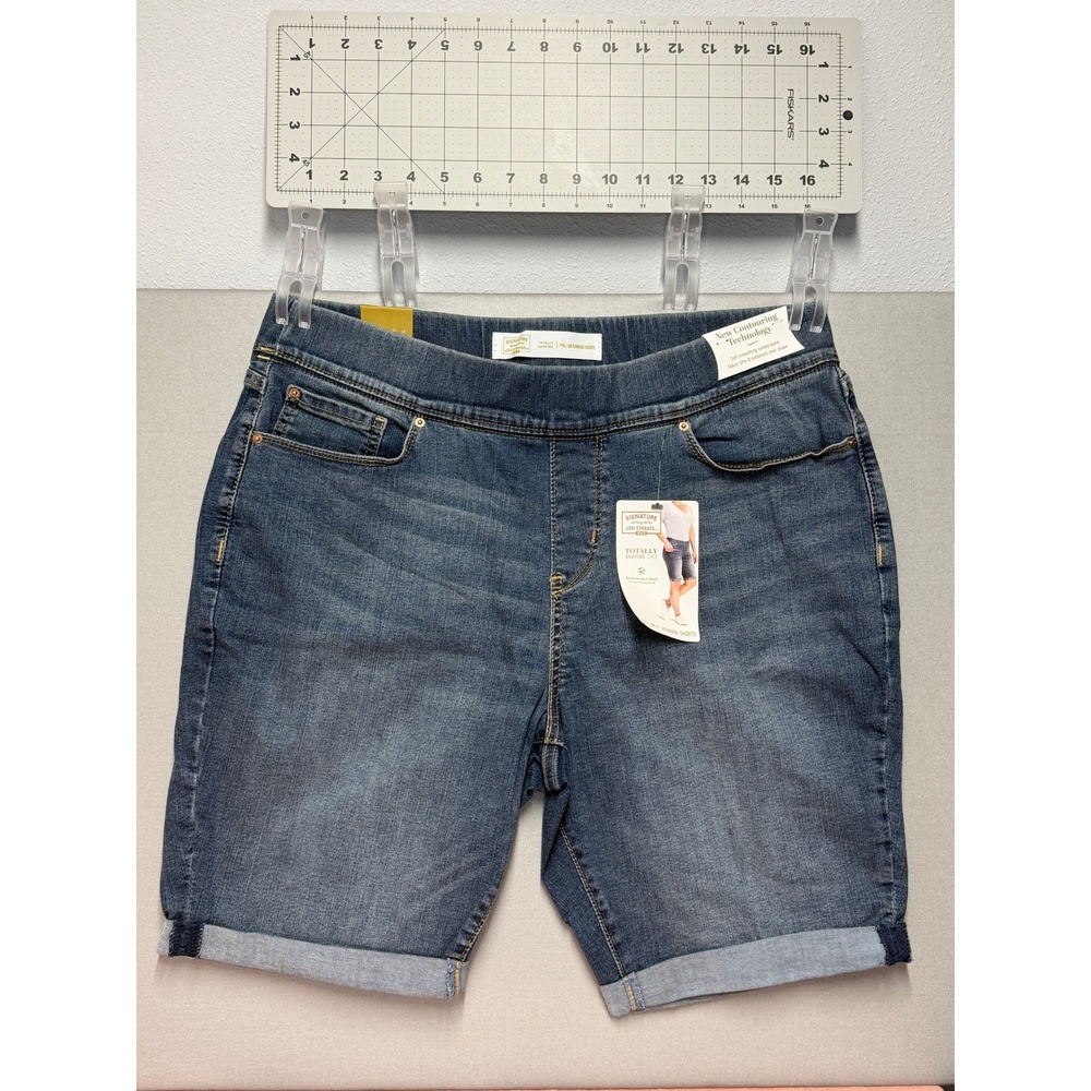 NWT Signature Levi Strauss Pull-on Stretch Denim Shorts - 9" inseam - Size 18
